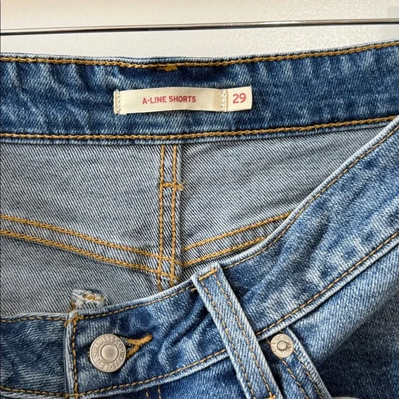Levi’s A-Line Denim Shorts - Picture 3 of 4